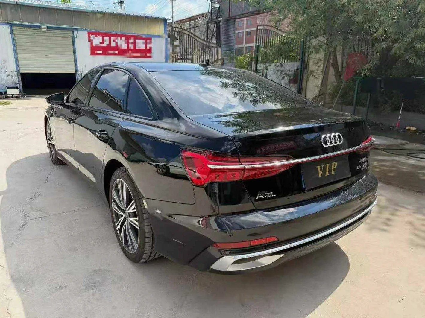 奥迪A6L 后面外观一