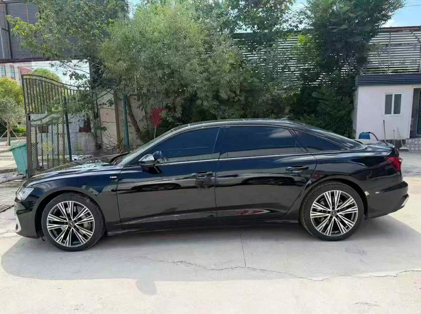 奥迪A6L 正面外观三