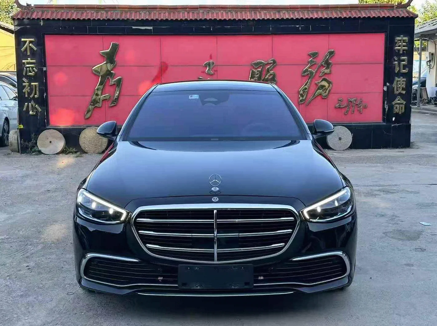 奔驰S级 正面外观二