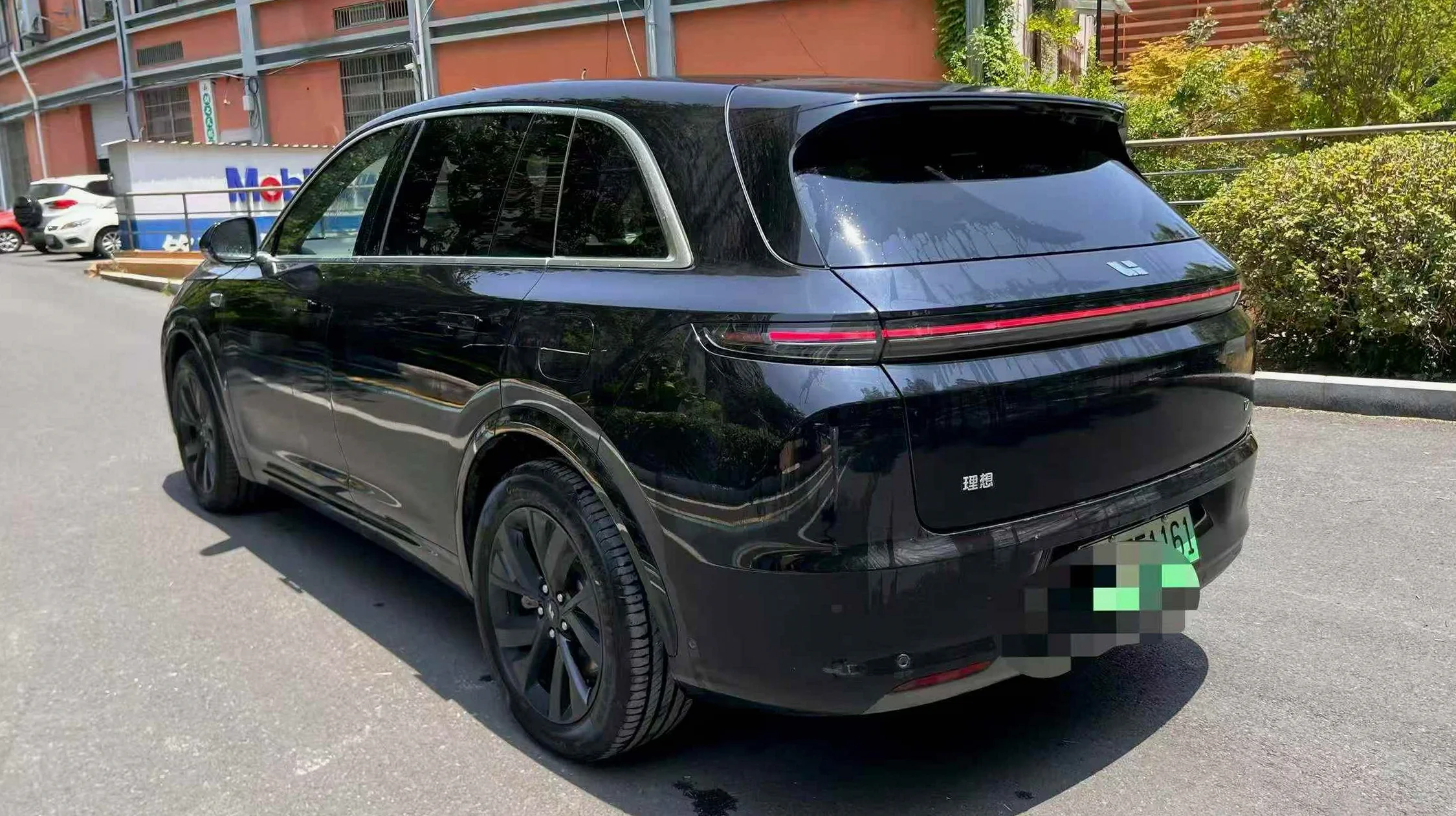 理想L7 后面外观三