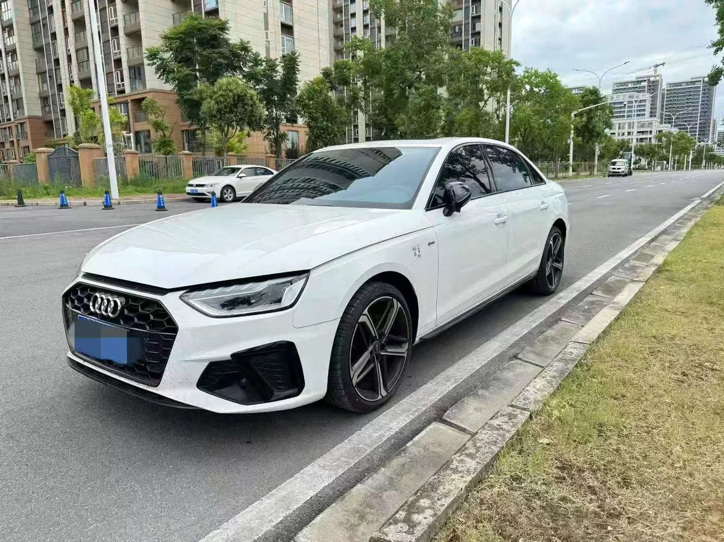 奥迪A4L 正面外观三