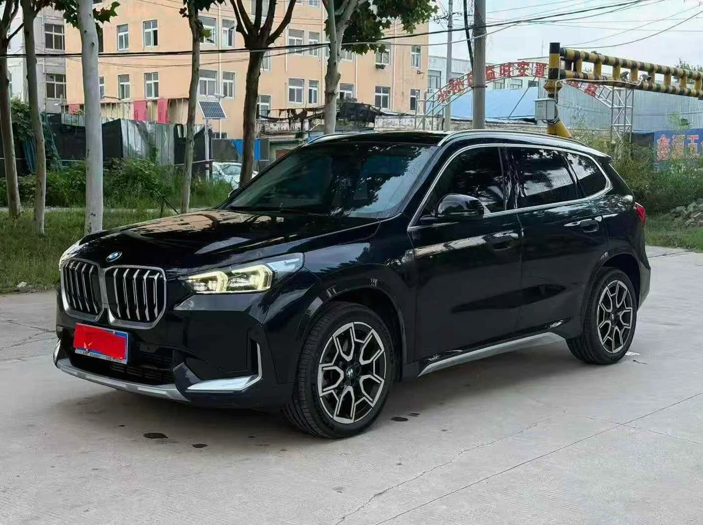 宝马X1 正面外观三