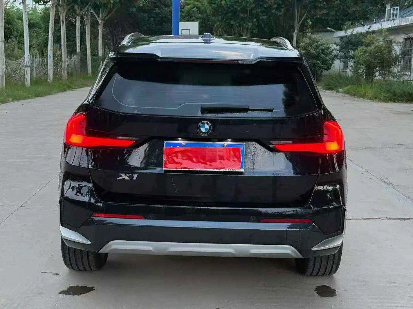 宝马X1 后面外观二