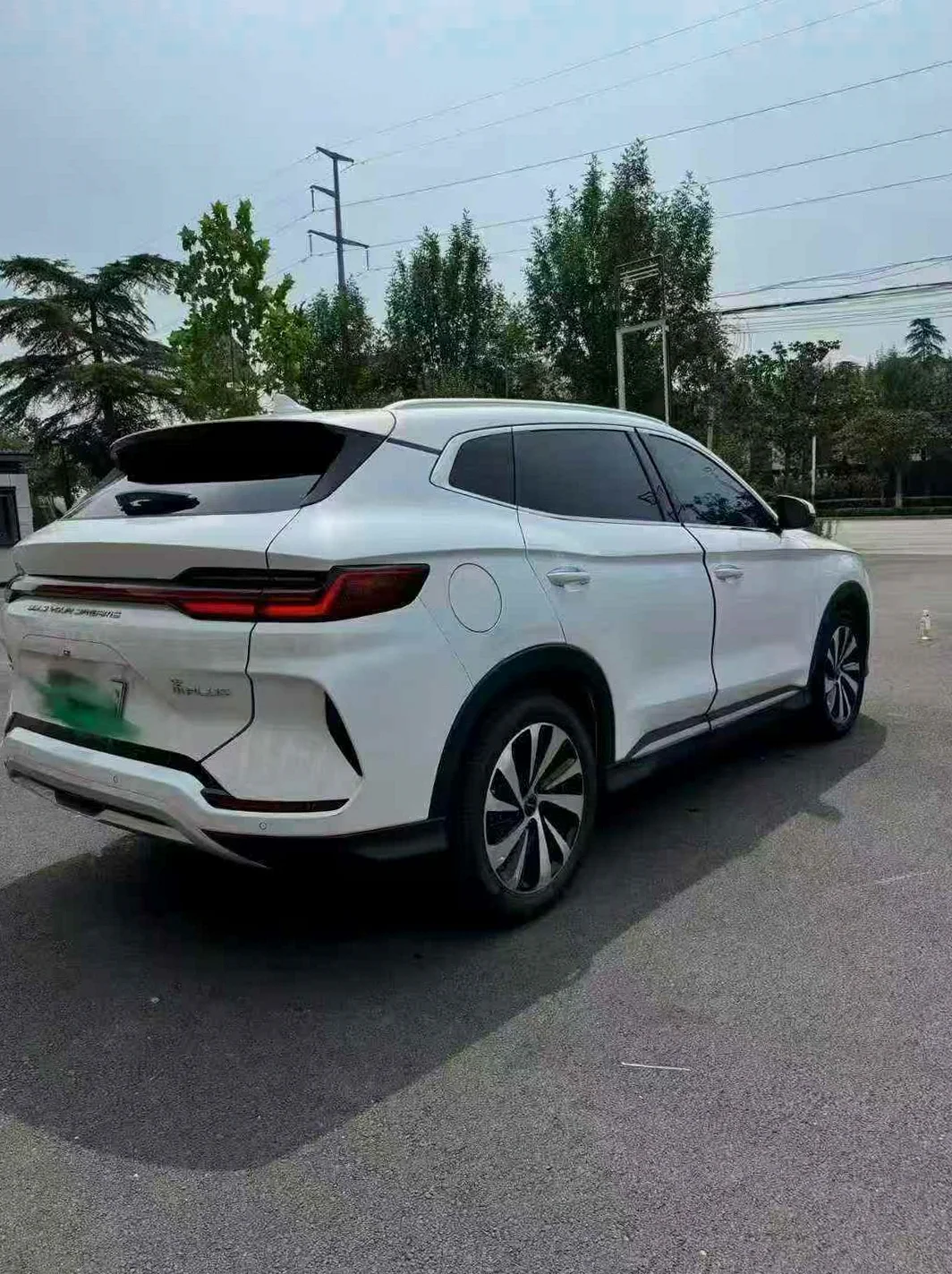 比亚迪宋PLUS 后面外观三