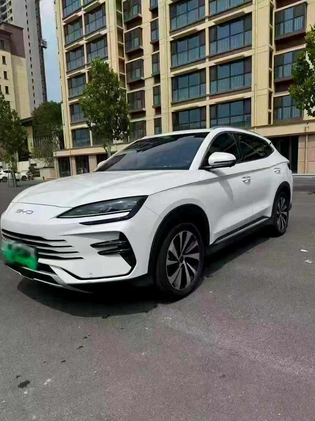 比亚迪宋PLUS 正面外观三