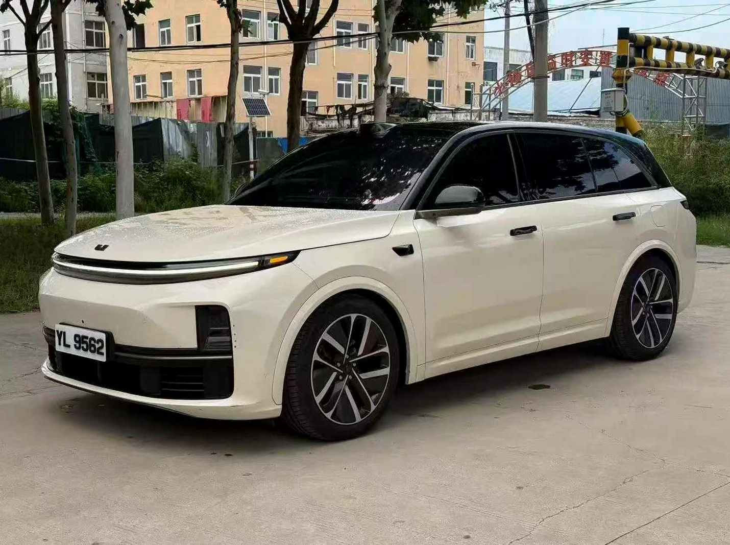理想L7 正面外观三