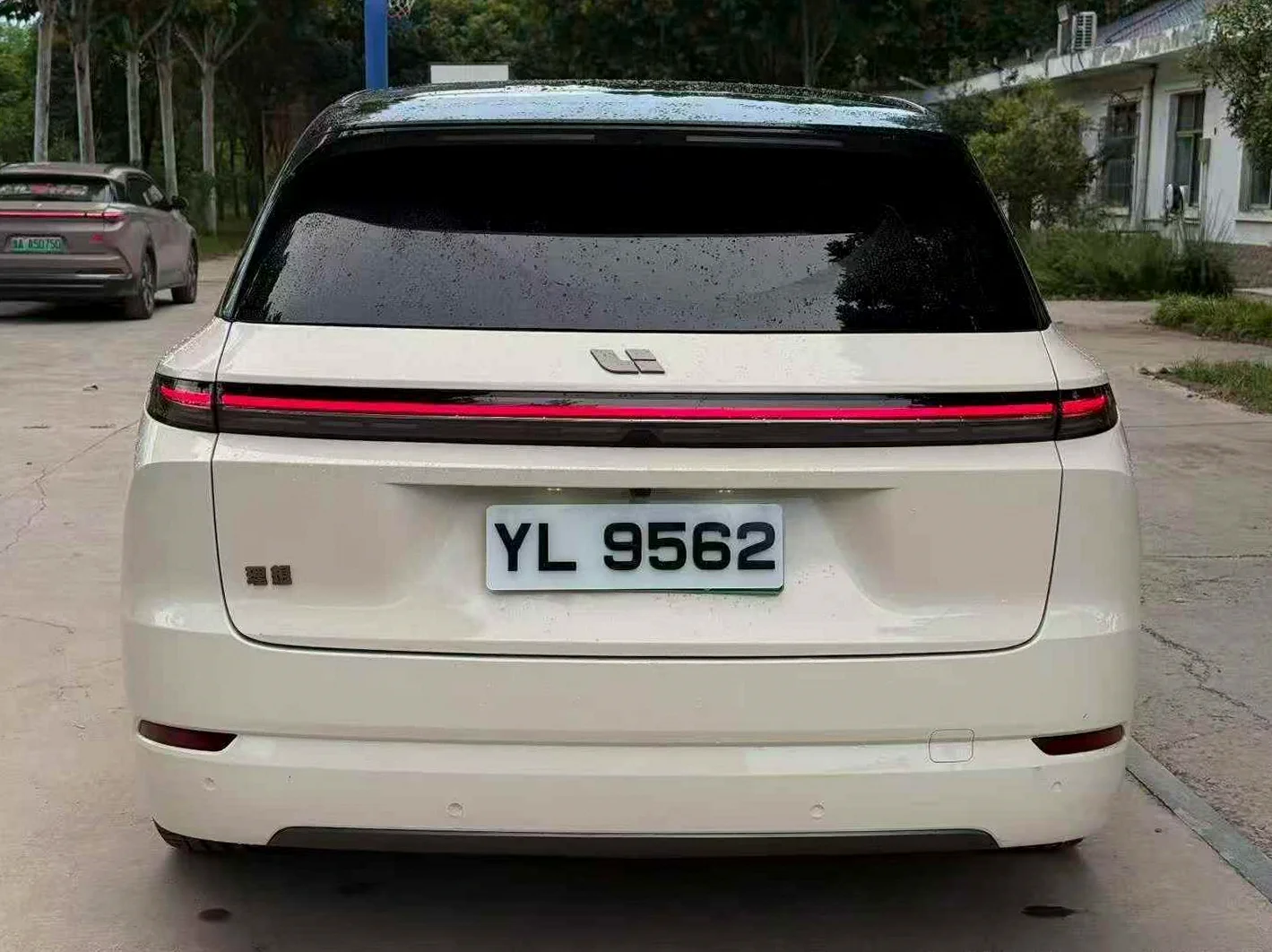 理想L7 后面外观二