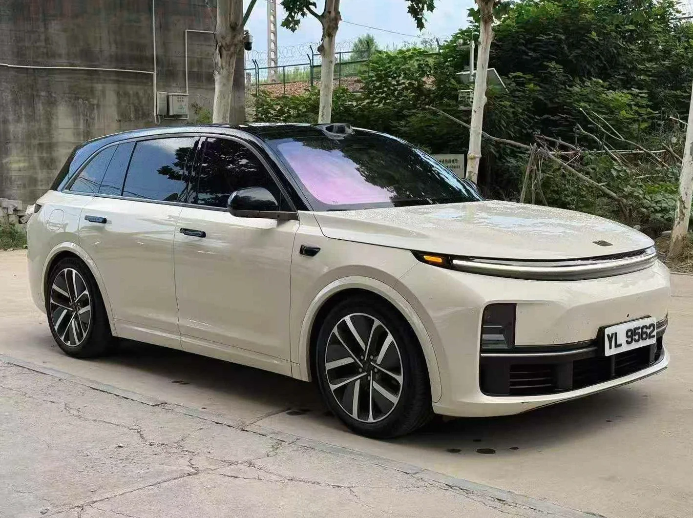 理想L7 正面外观二