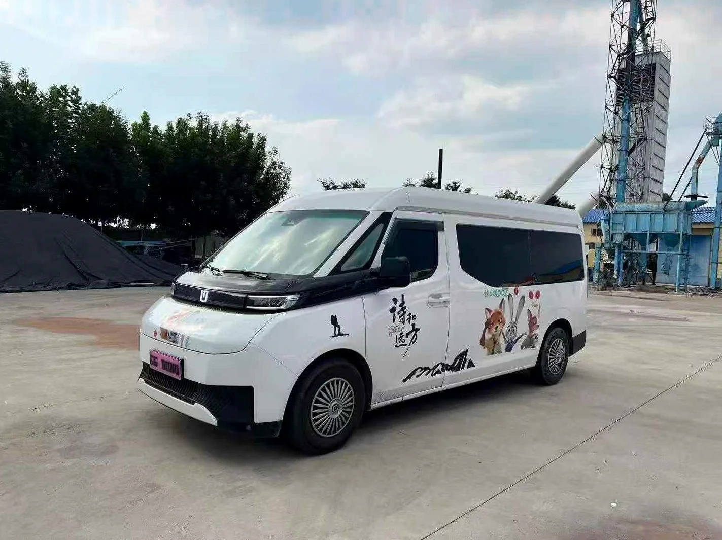 吉利远程 正面外观二