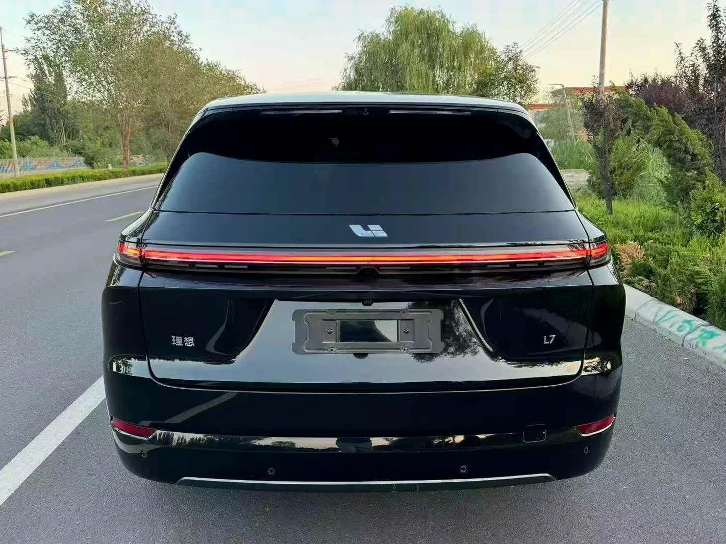 理想L7 后面外观一