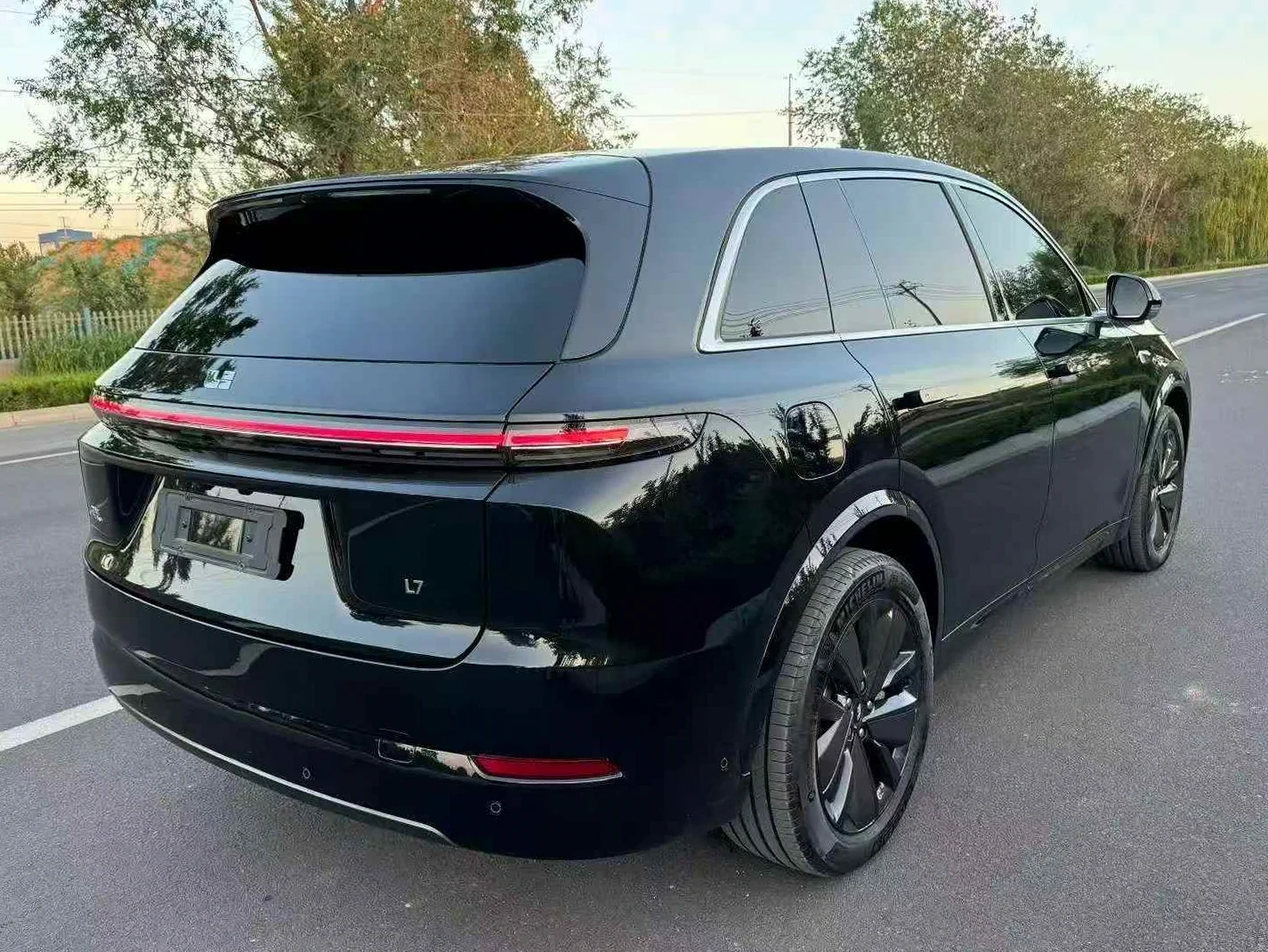 理想L7 后面外观二
