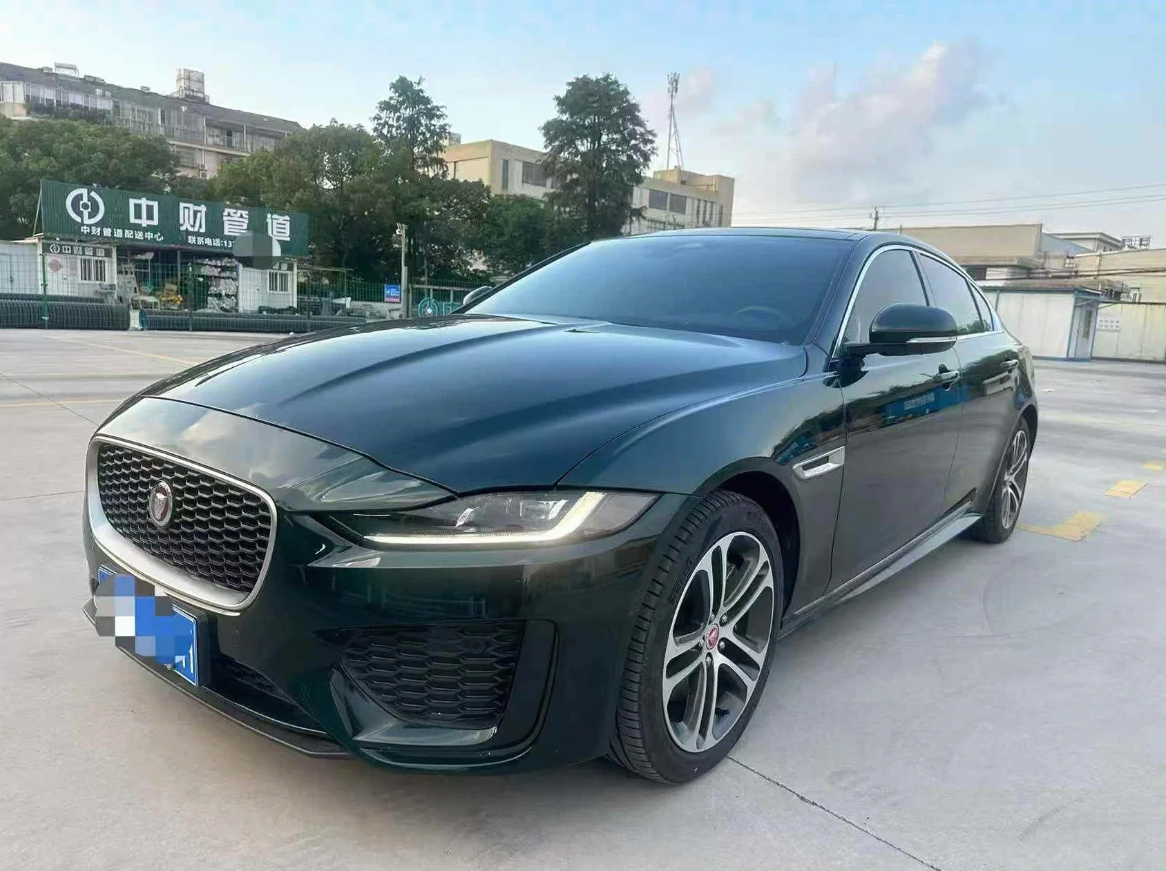捷豹XEL 正面外观三