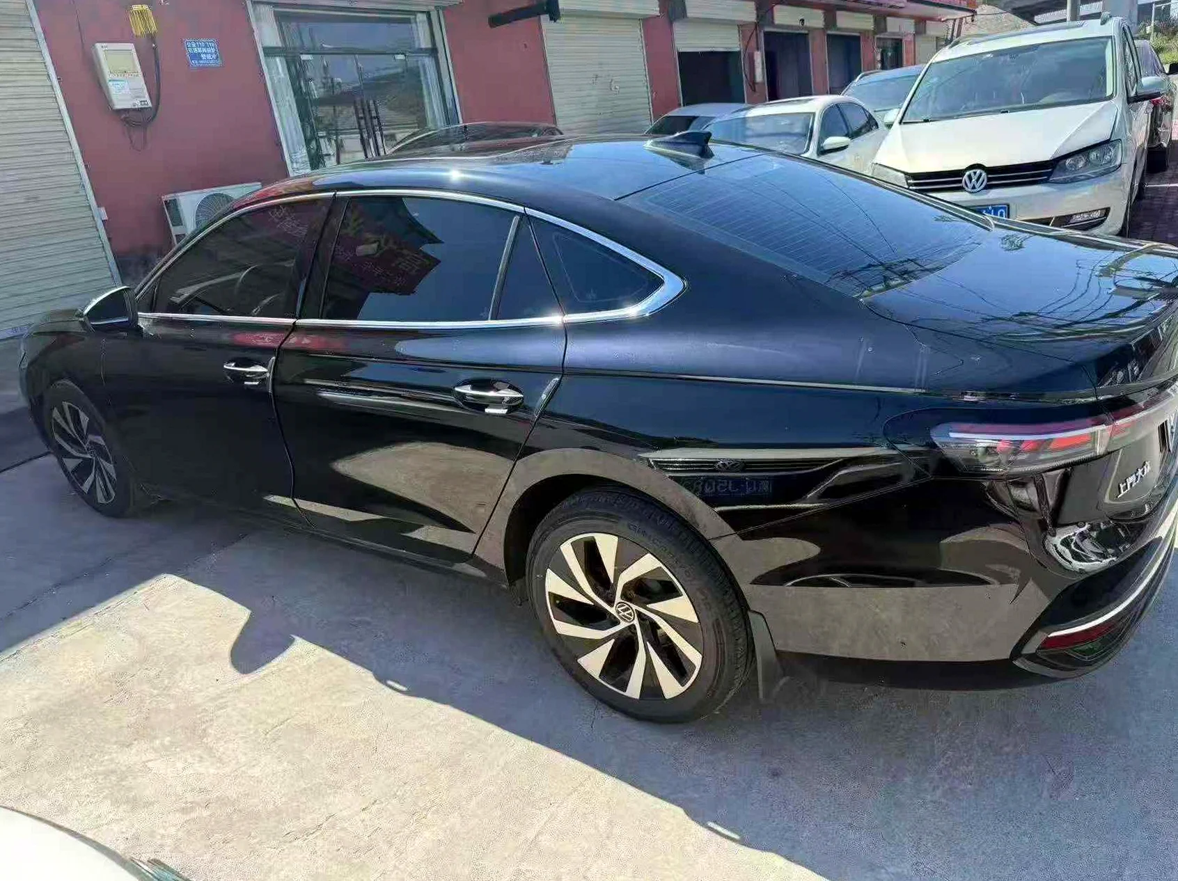 大众帕萨特 后面外观一