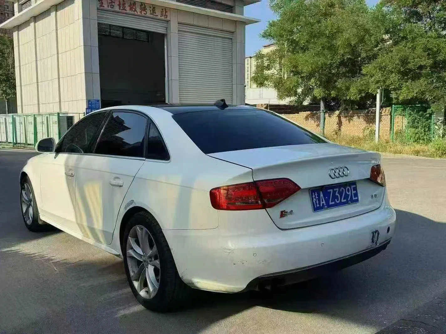 奥迪A4L 后面外观二