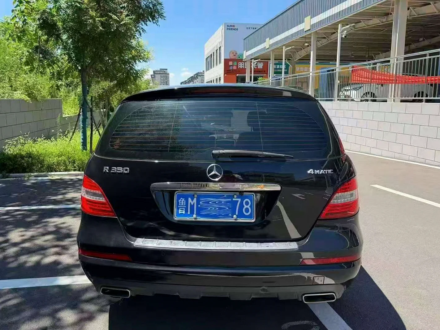 奔驰R 后面外观二