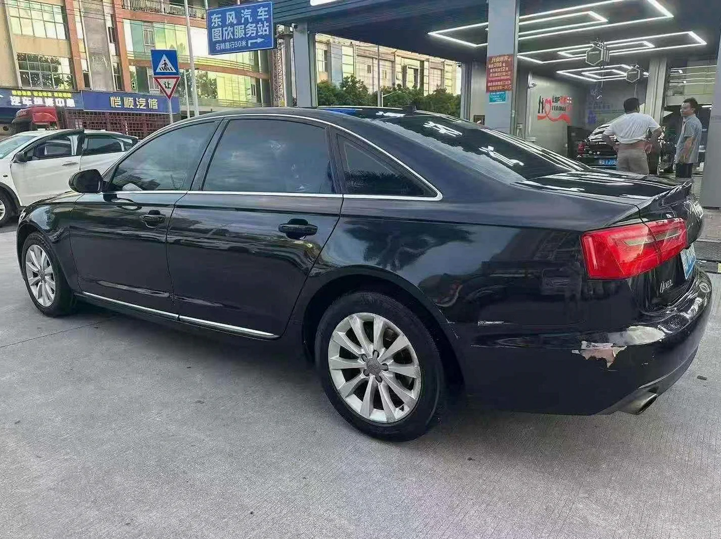 奥迪A6L 内饰后排