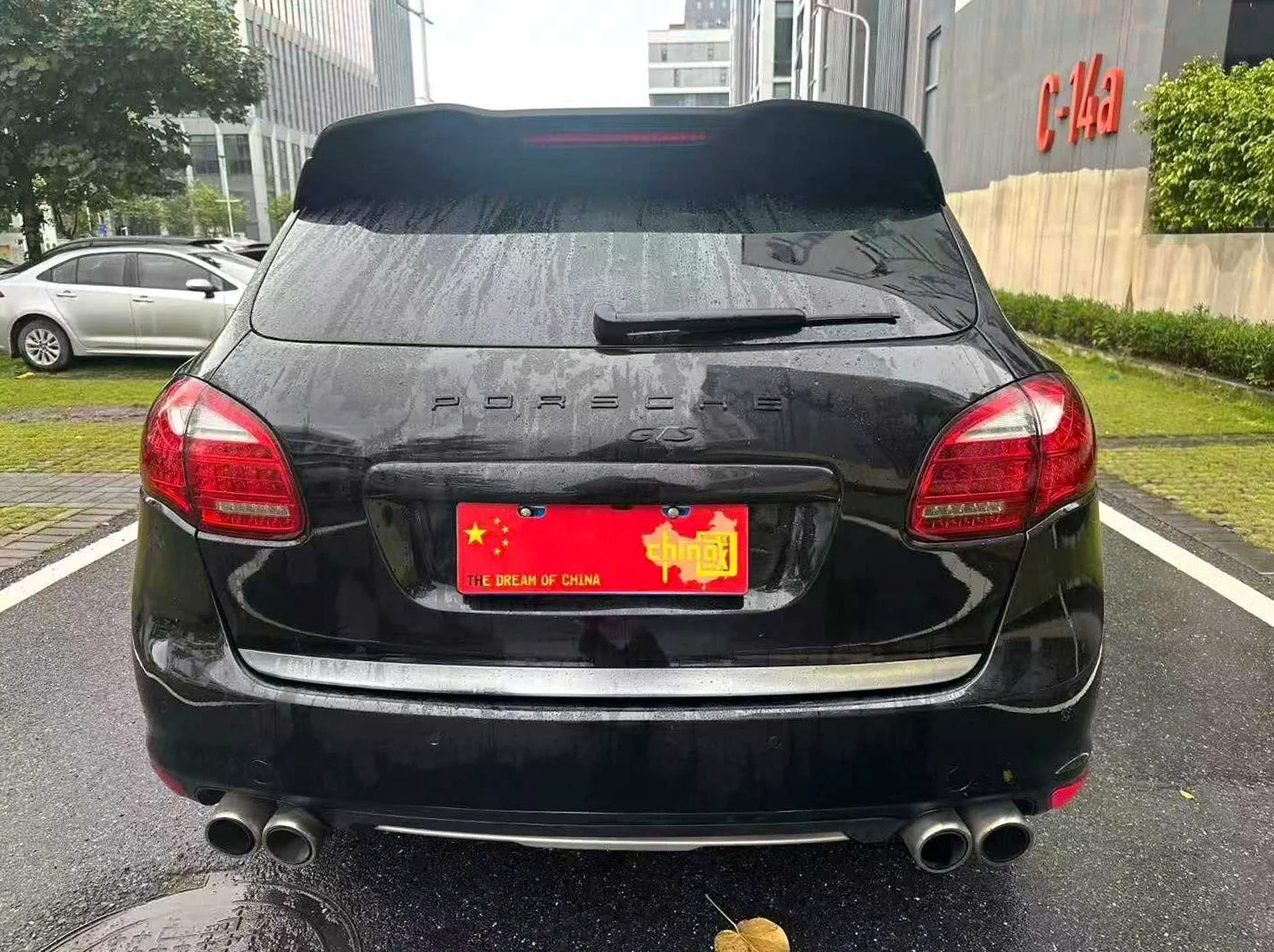 保时捷卡宴 后面外观二