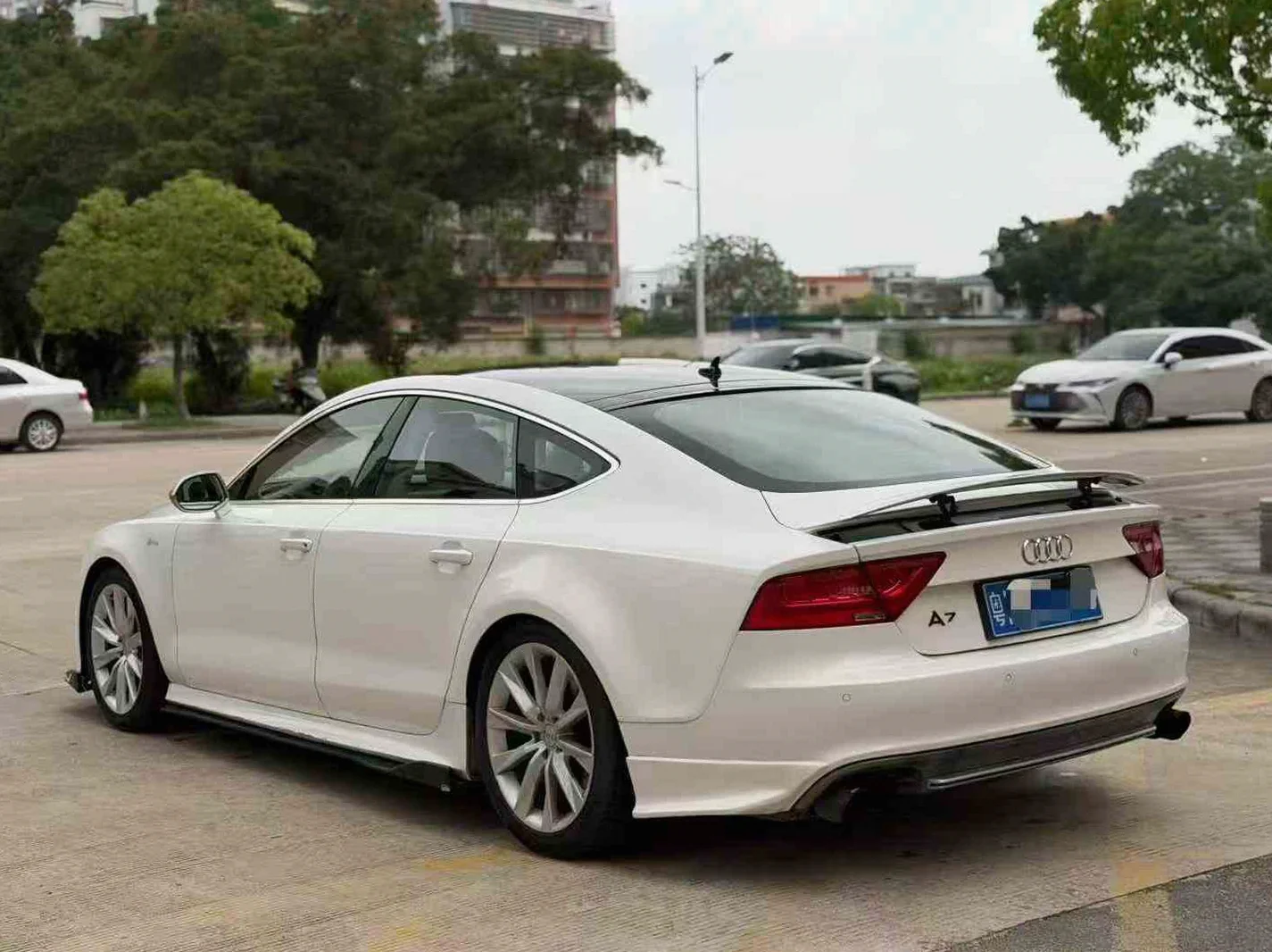 奥迪A7L 后面外观一