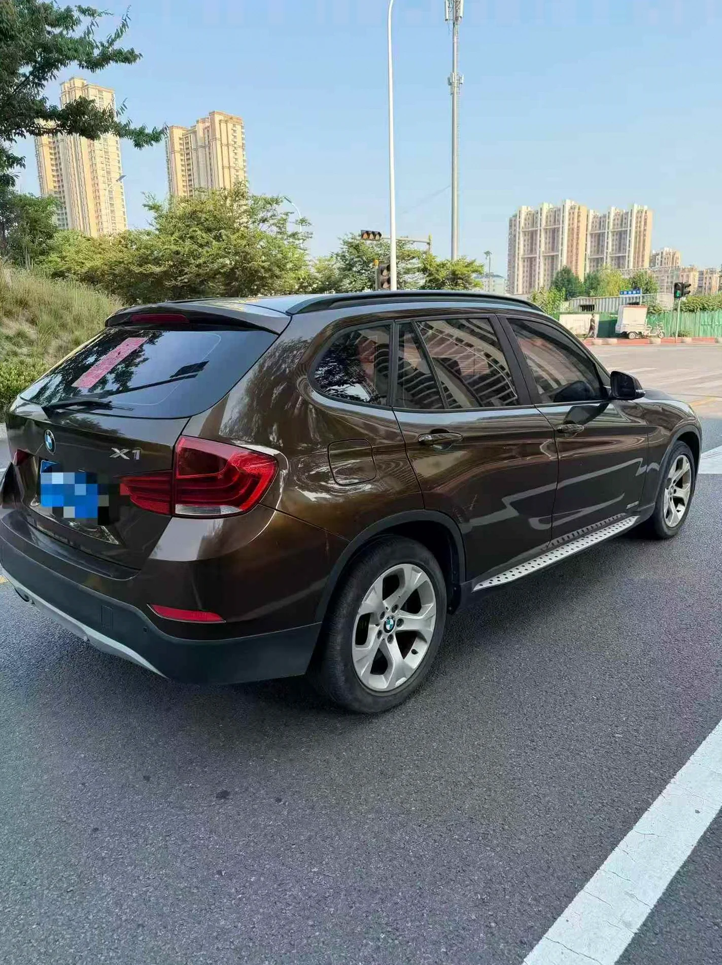 宝马X1 后面外观三