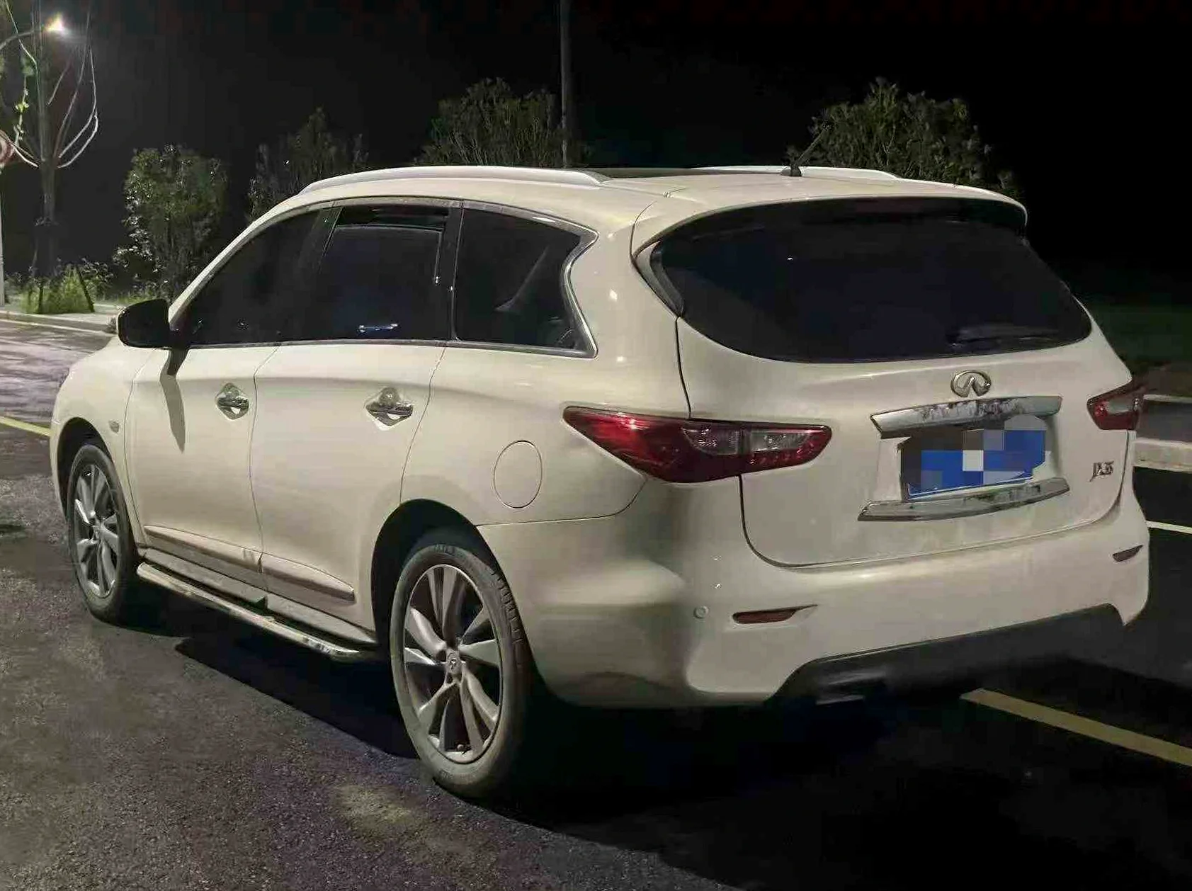 英菲尼迪JX35 后面外观三