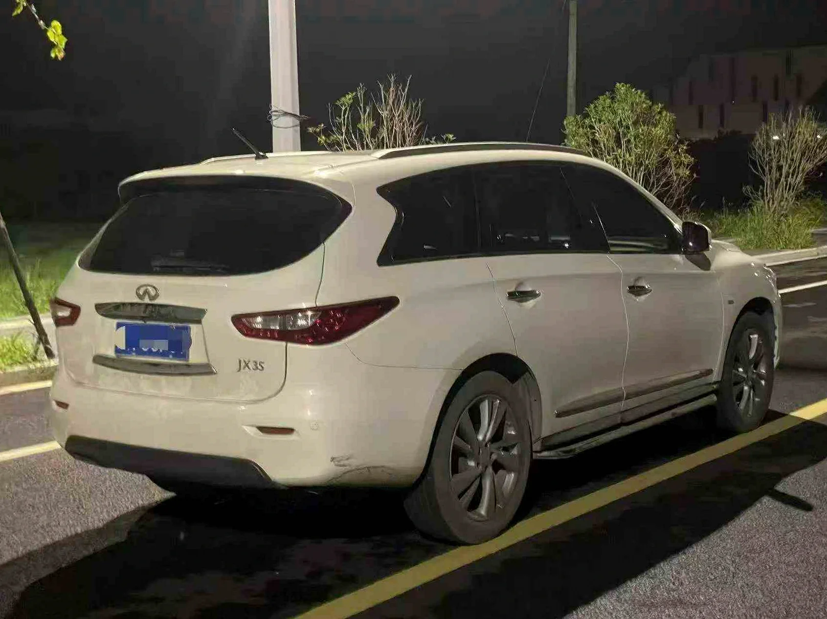 英菲尼迪JX35 后面外观一