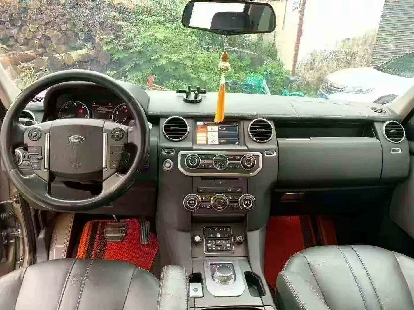 路虎发现 后面外观二