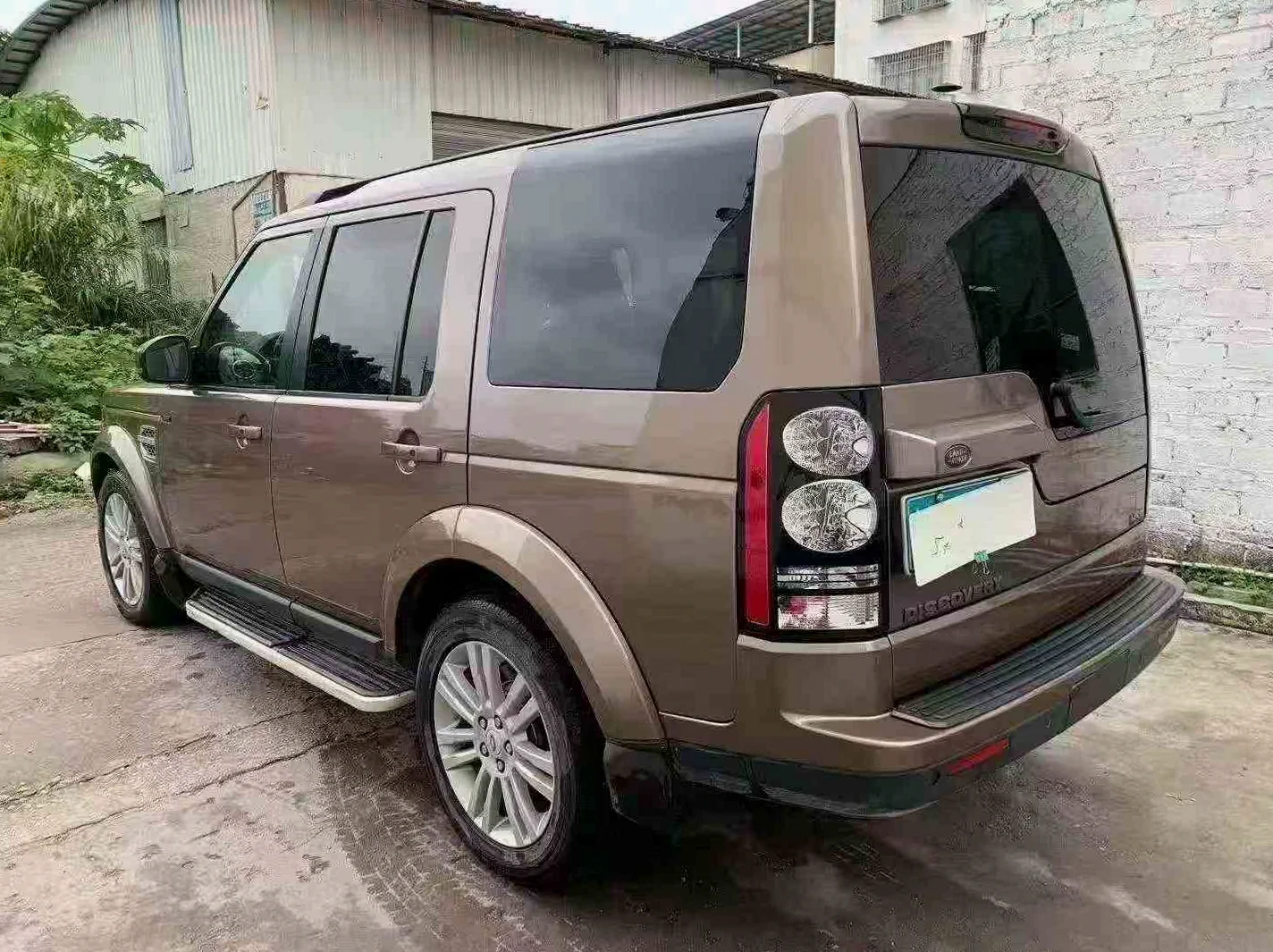 路虎发现 驾驶室