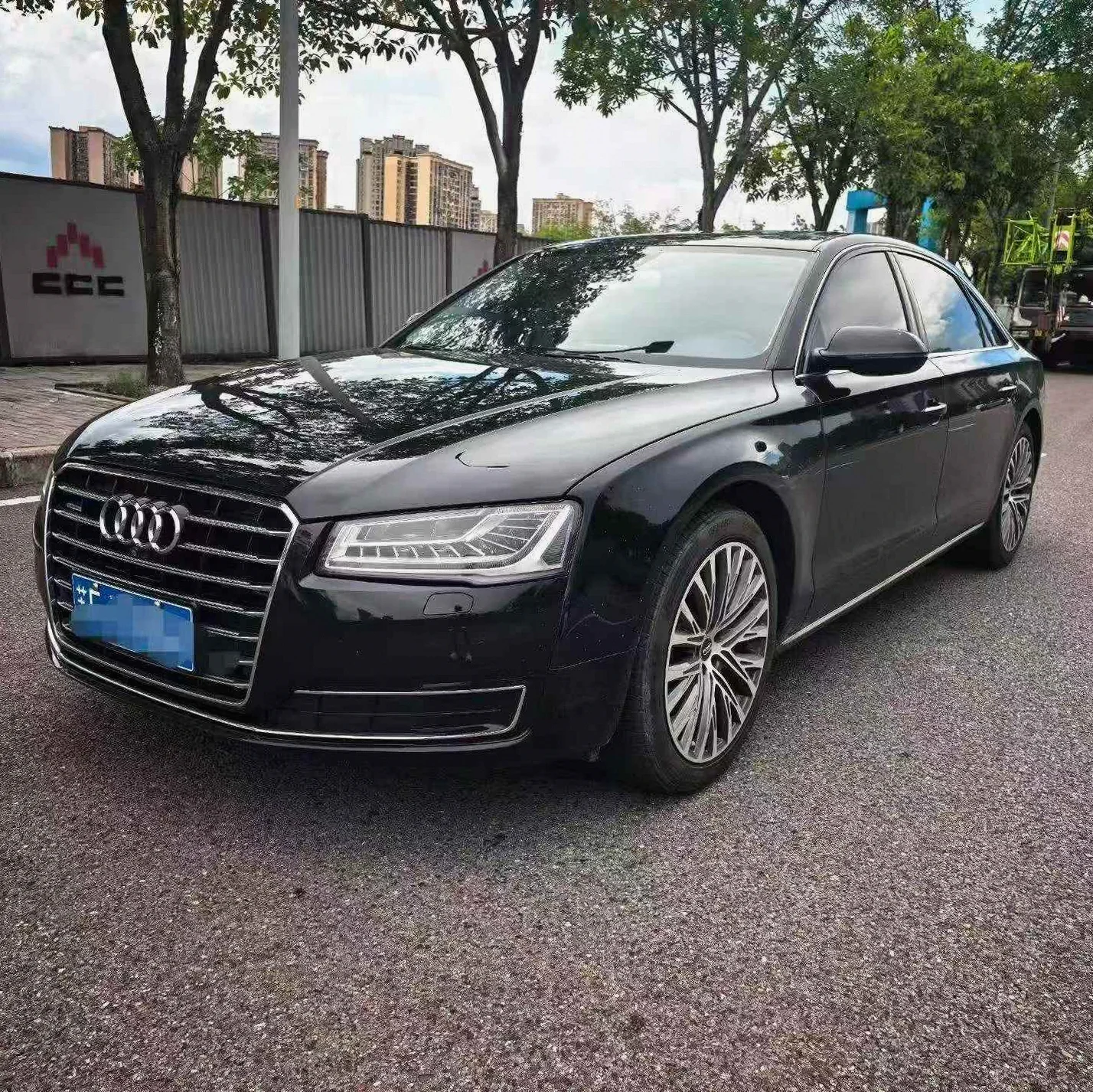 奥迪A8L 正面外观三