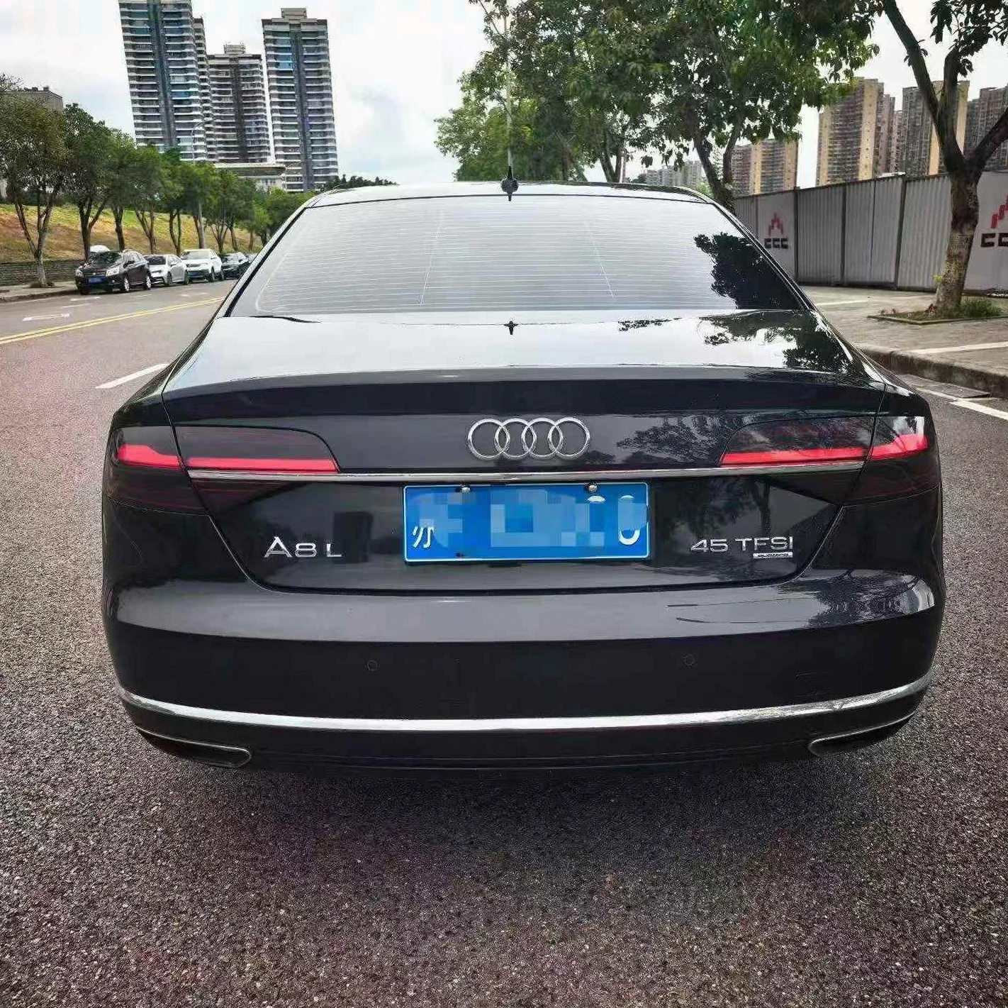 奥迪A8L 后面外观二