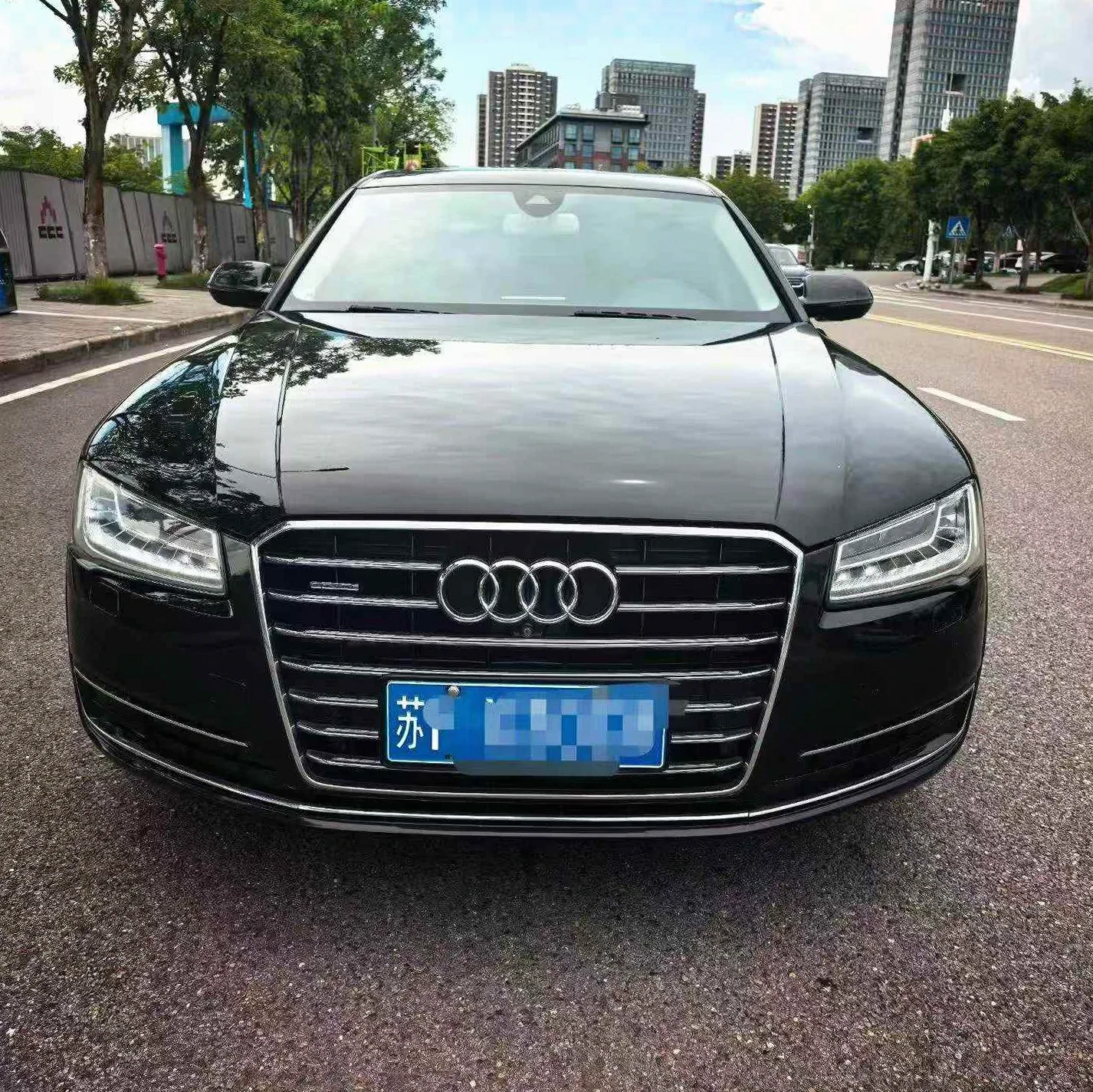 奥迪A8L 正面外观二