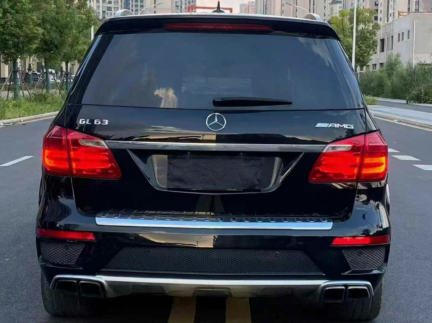 奔驰AMG 后面外观二