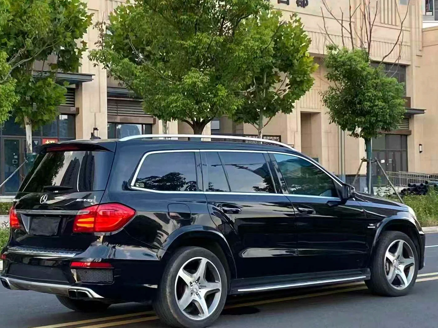 奔驰AMG 后面外观一