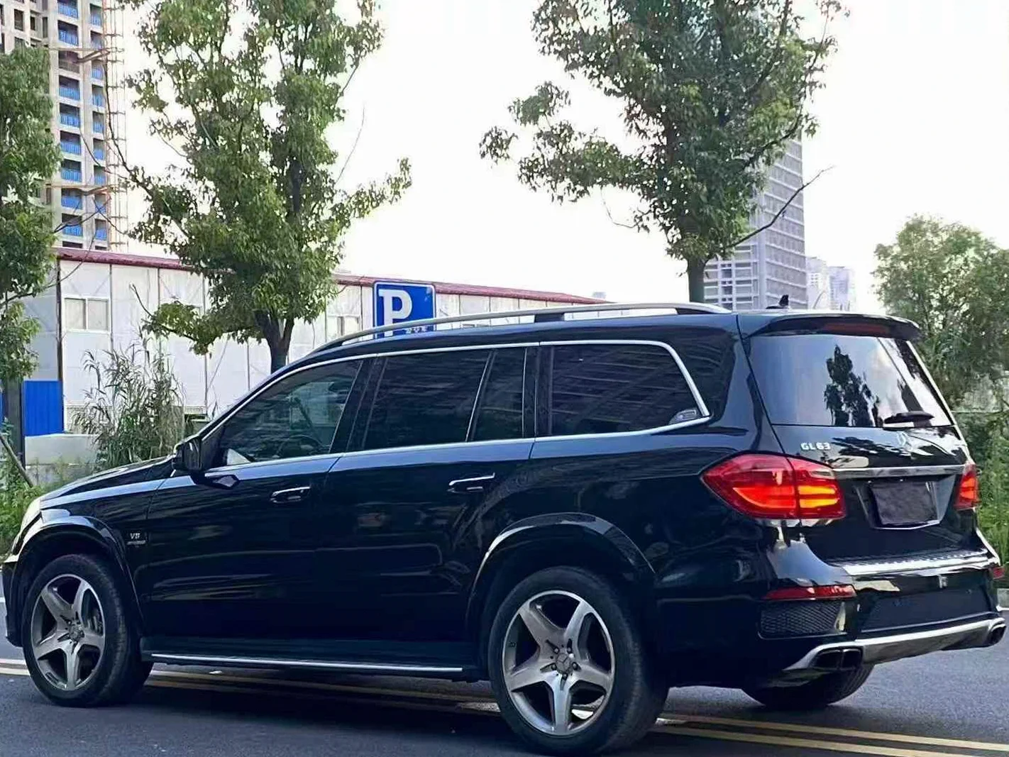奔驰AMG 后面外观三
