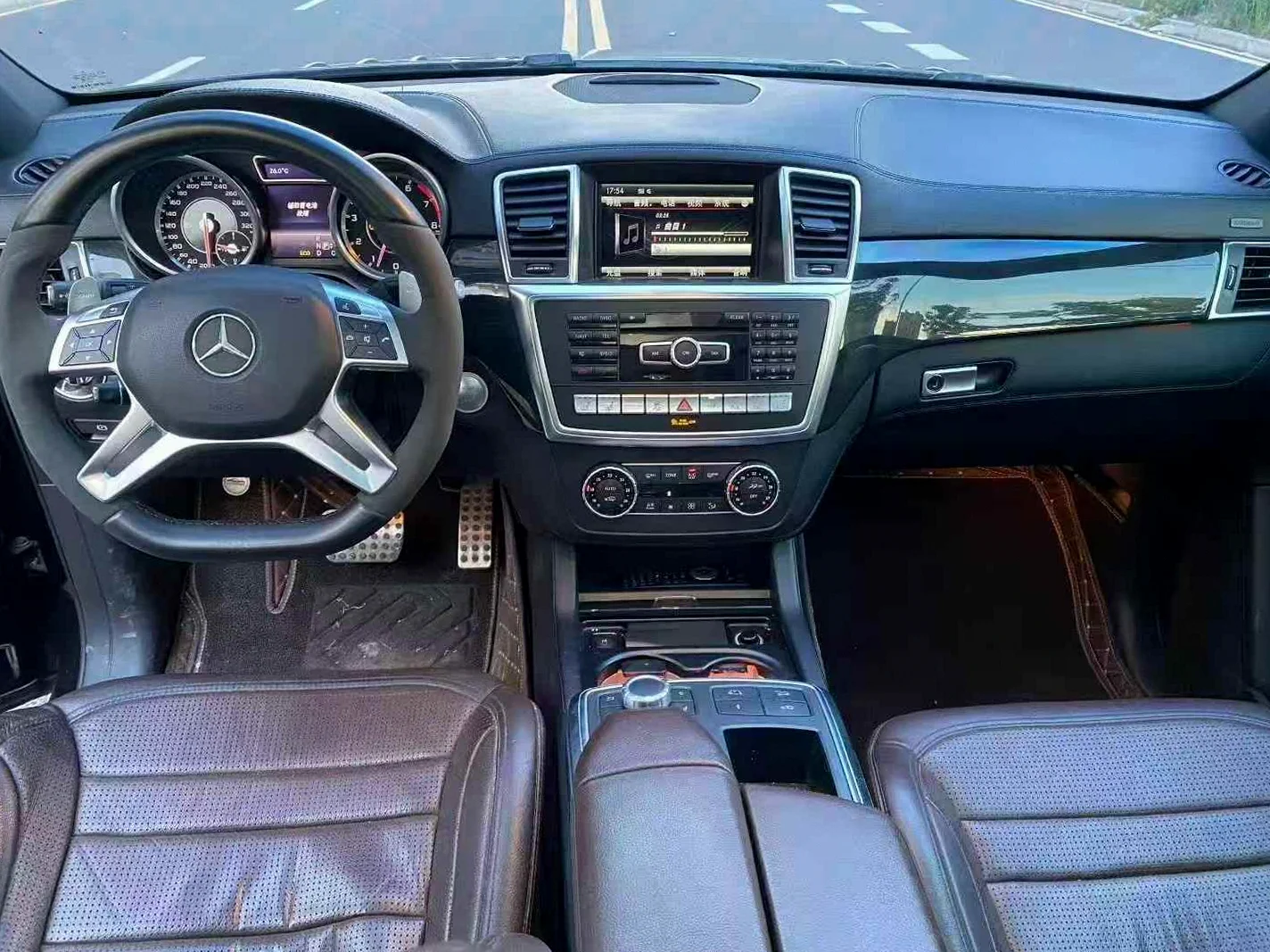 奔驰AMG 内饰后排