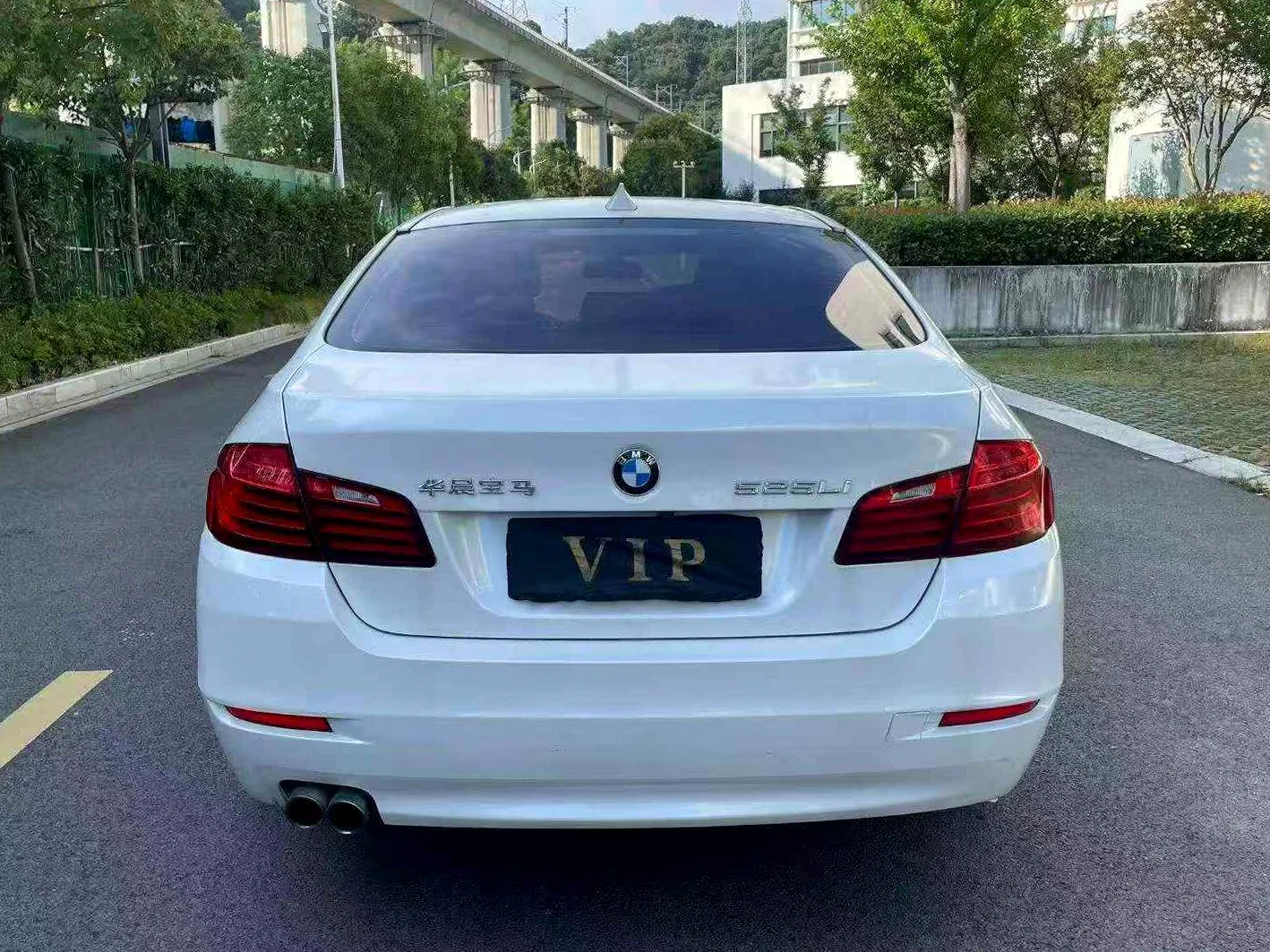 宝马5系 后面外观一