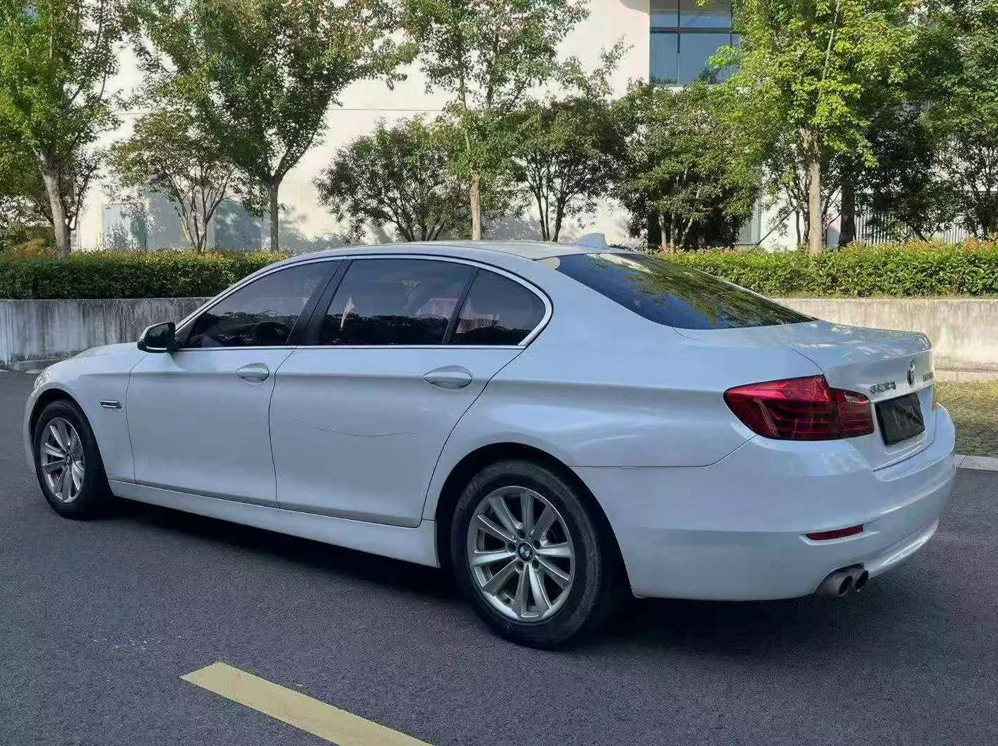 宝马5系 后面外观二