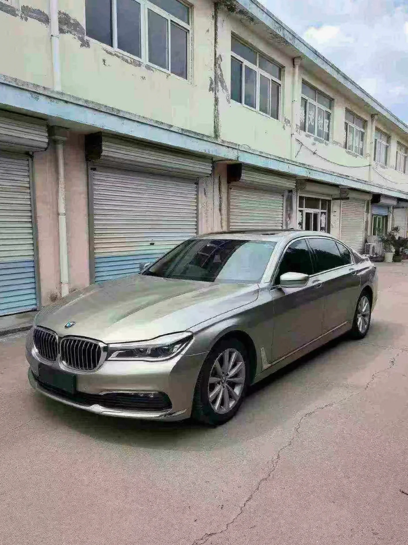 宝马7系 正面外观三