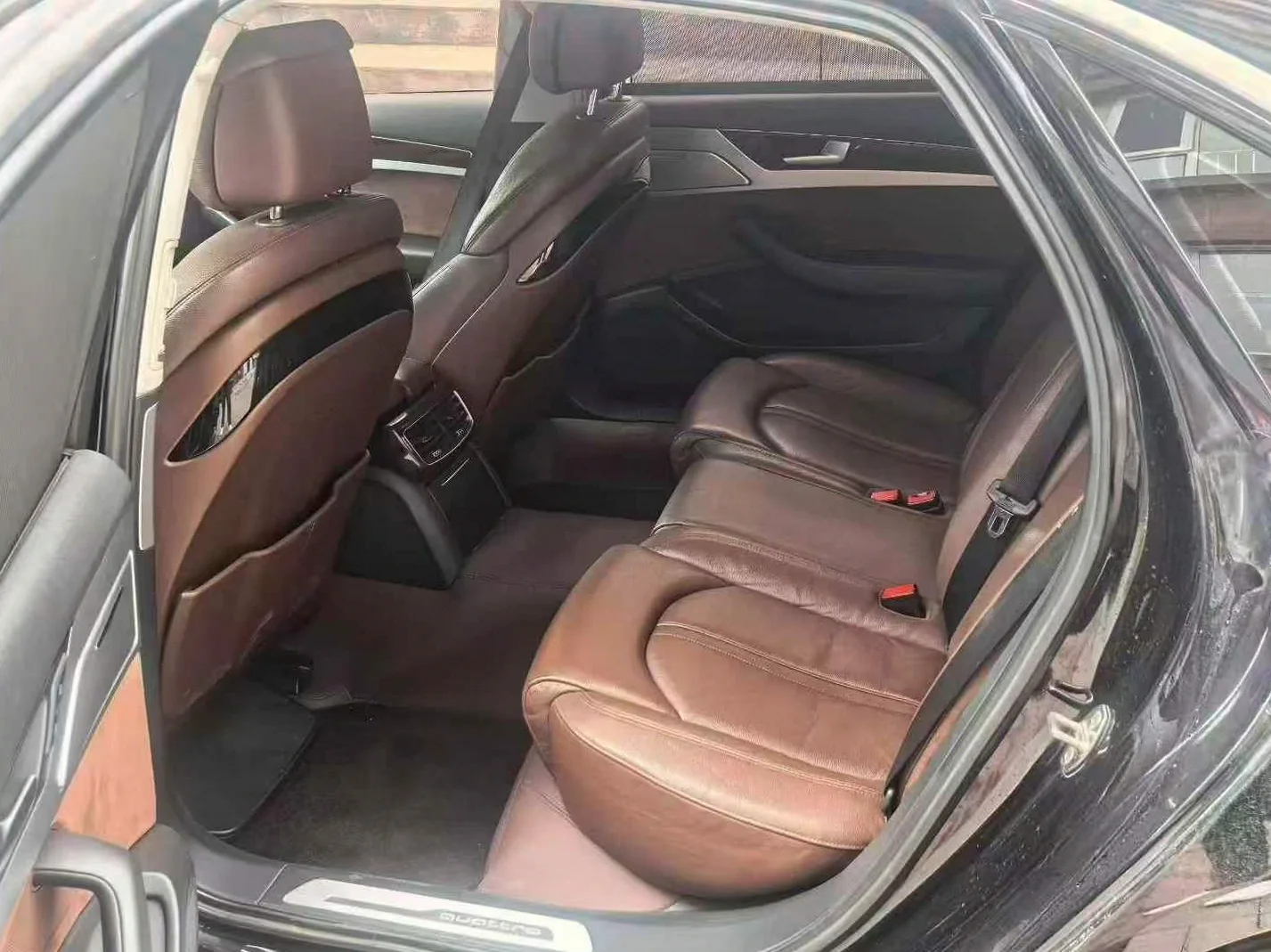 奥迪A8L 后面外观三