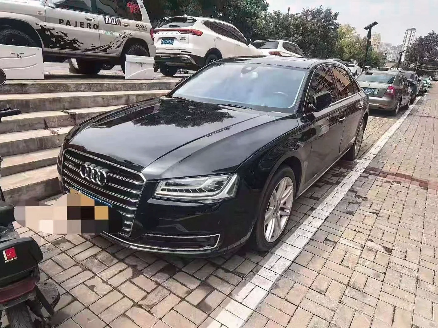 奥迪A8L 正面外观三