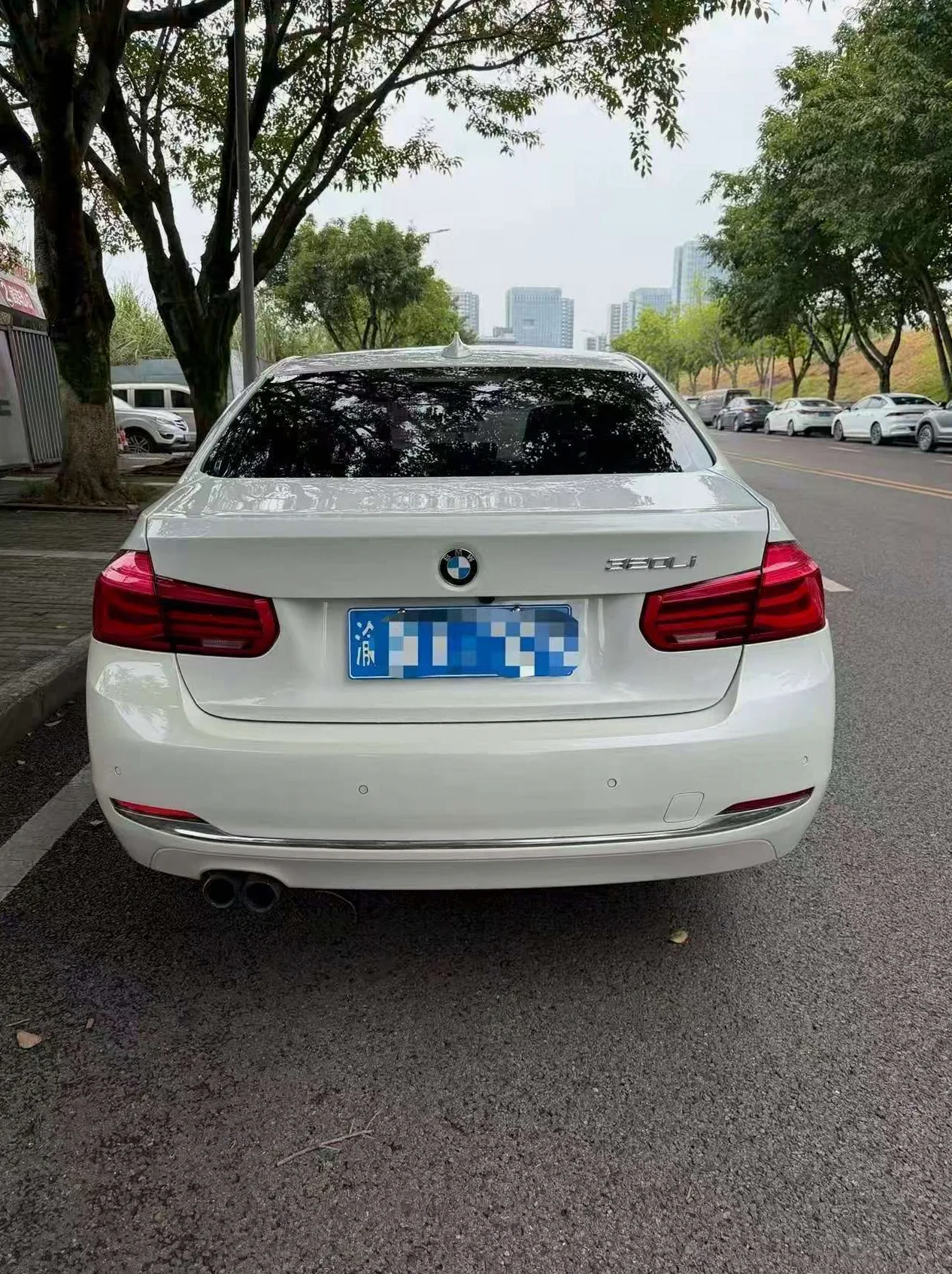 宝马3系 后面外观一