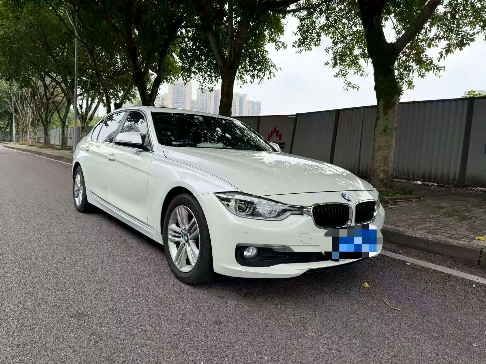 宝马3系 正面外观三