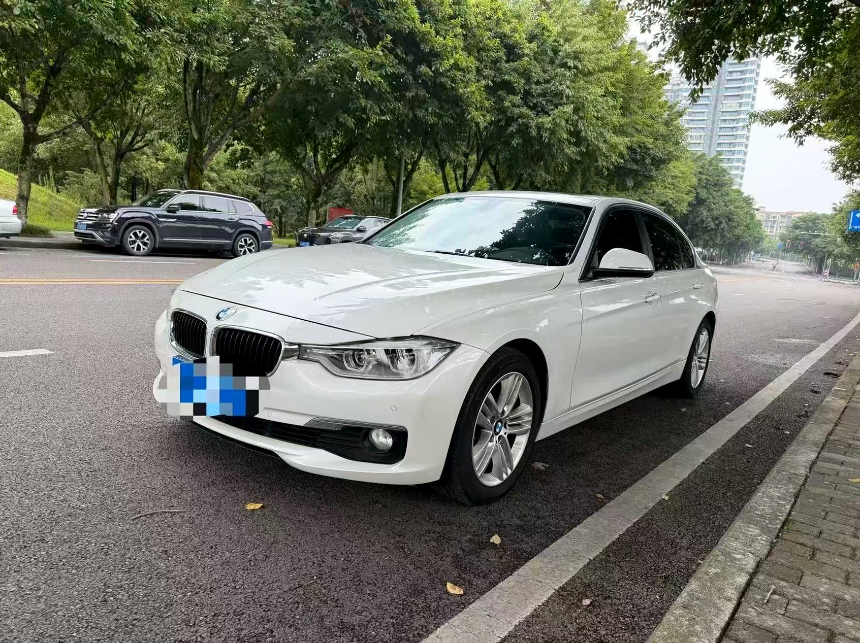宝马3系 正面外观二