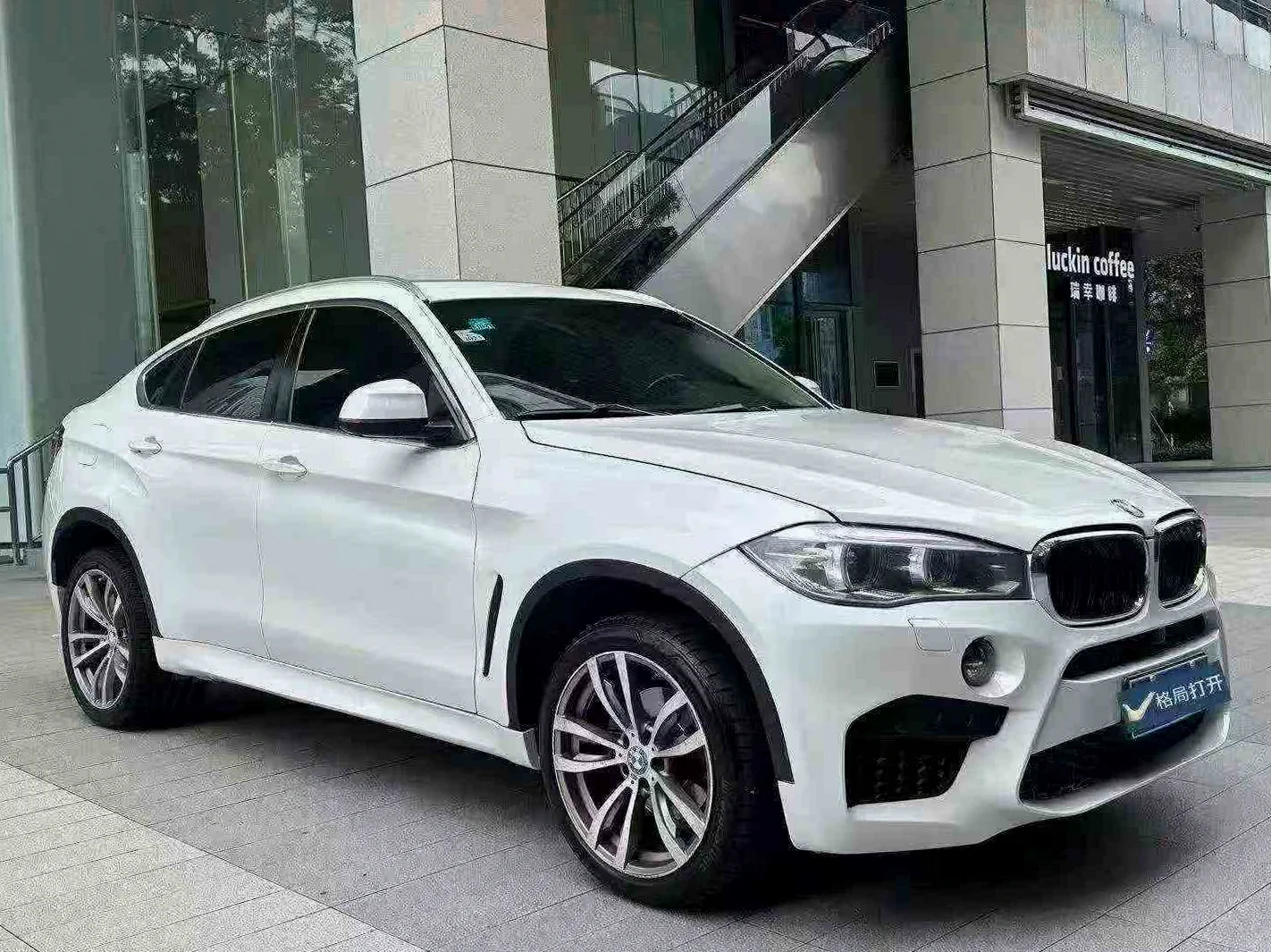 17年宝马X6轿跑28i四驱2.0T