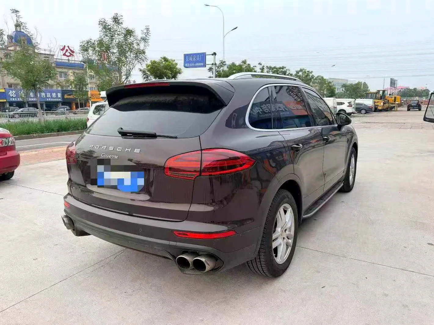 保时捷卡宴 后面外观一