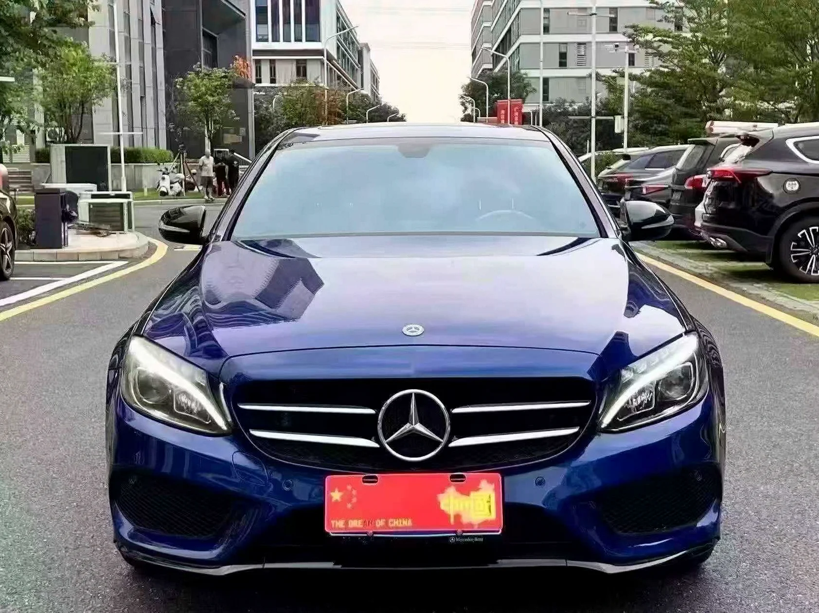 奔驰C 正面外观二