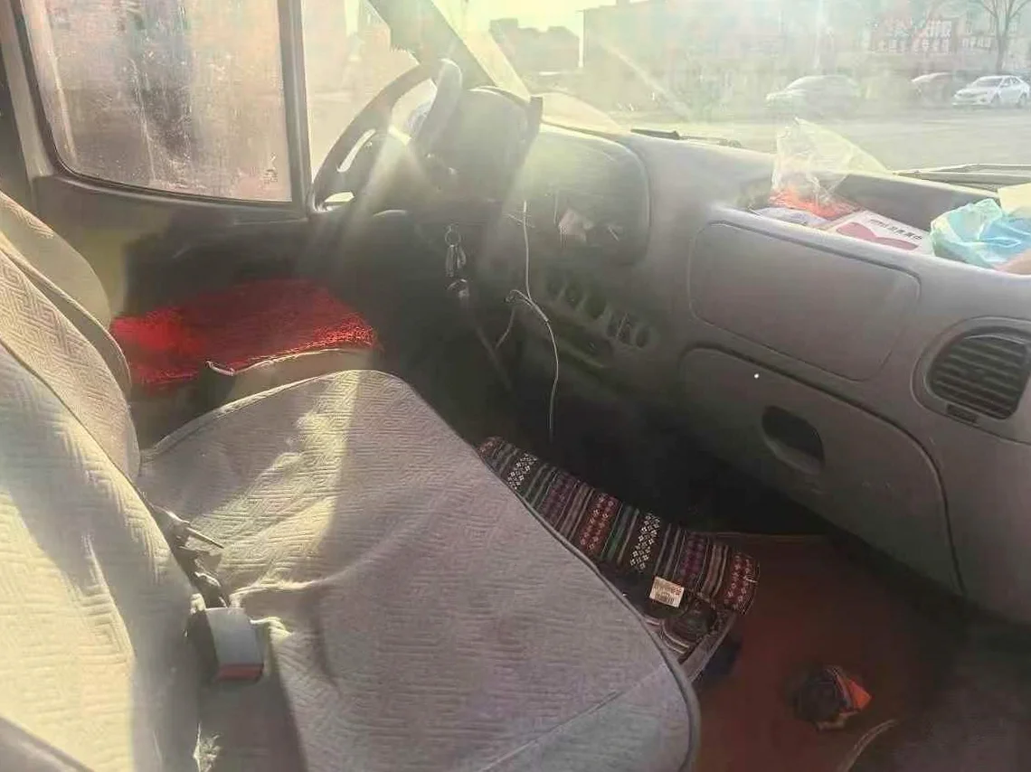 福特全顺 后面外观一