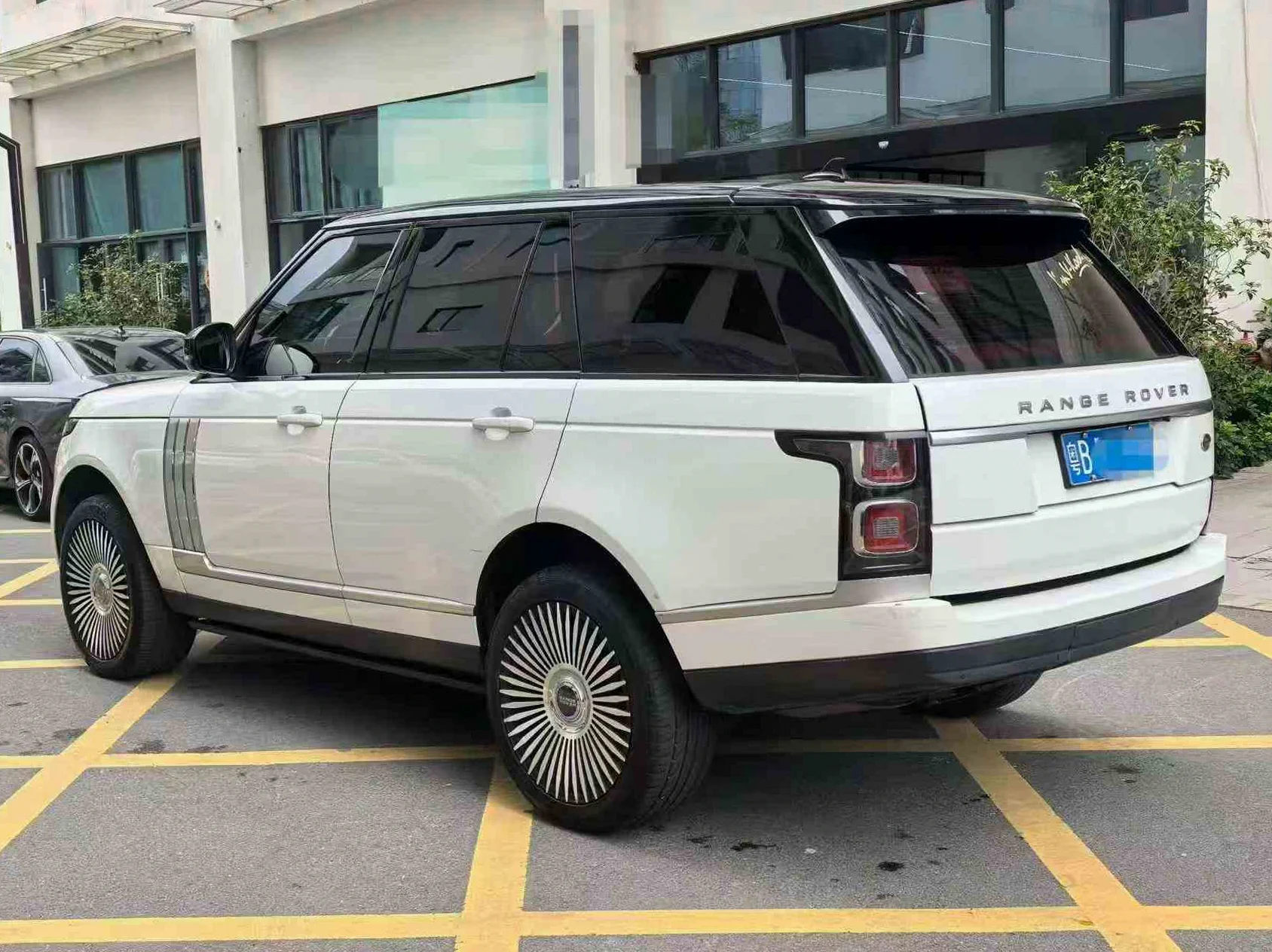 路虎揽胜行政 驾驶室