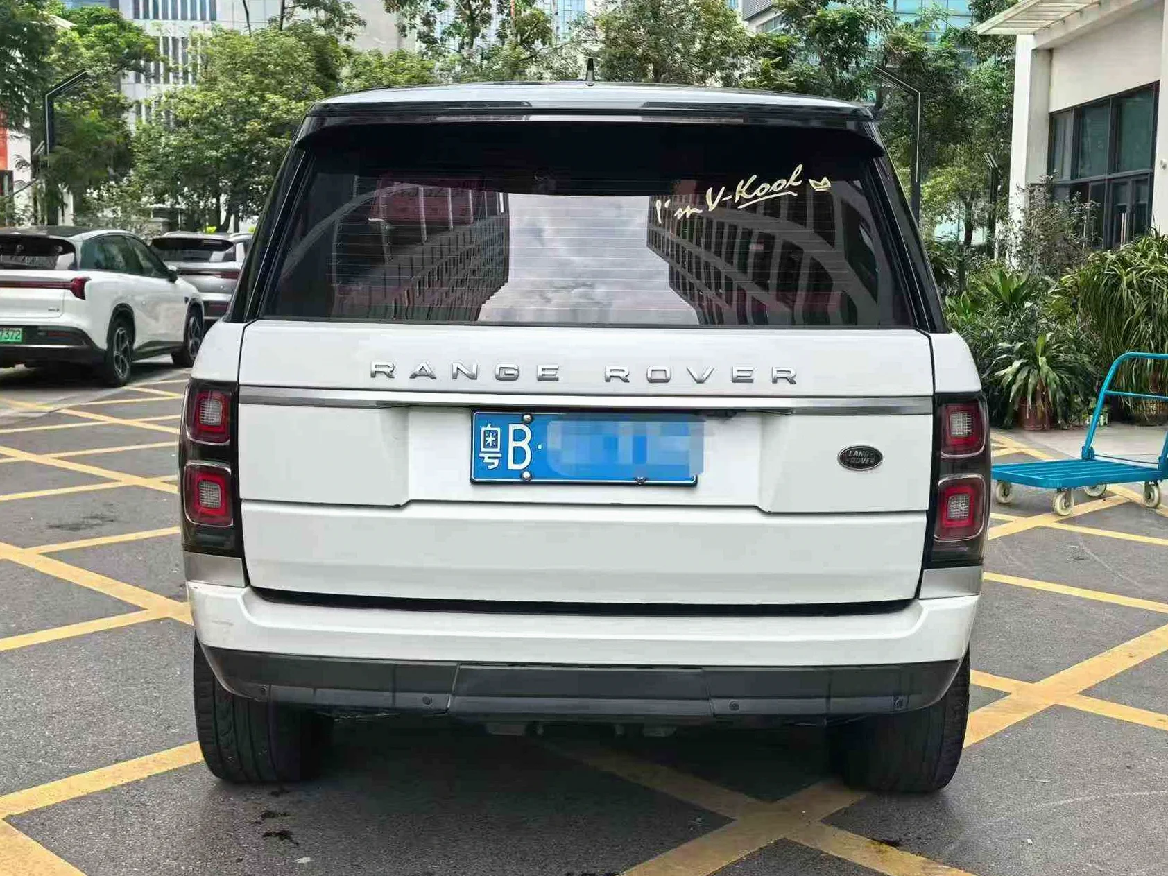路虎揽胜行政 内饰后排