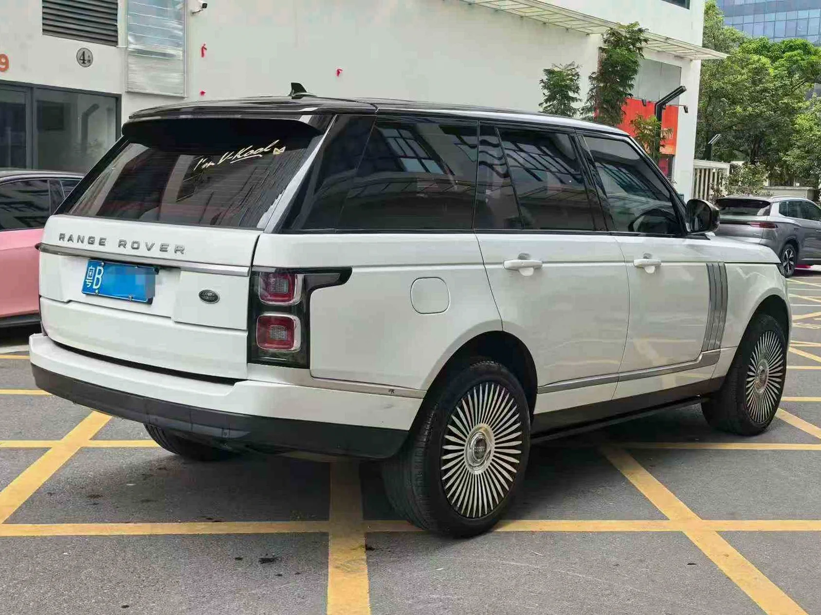 路虎揽胜行政 内饰前排