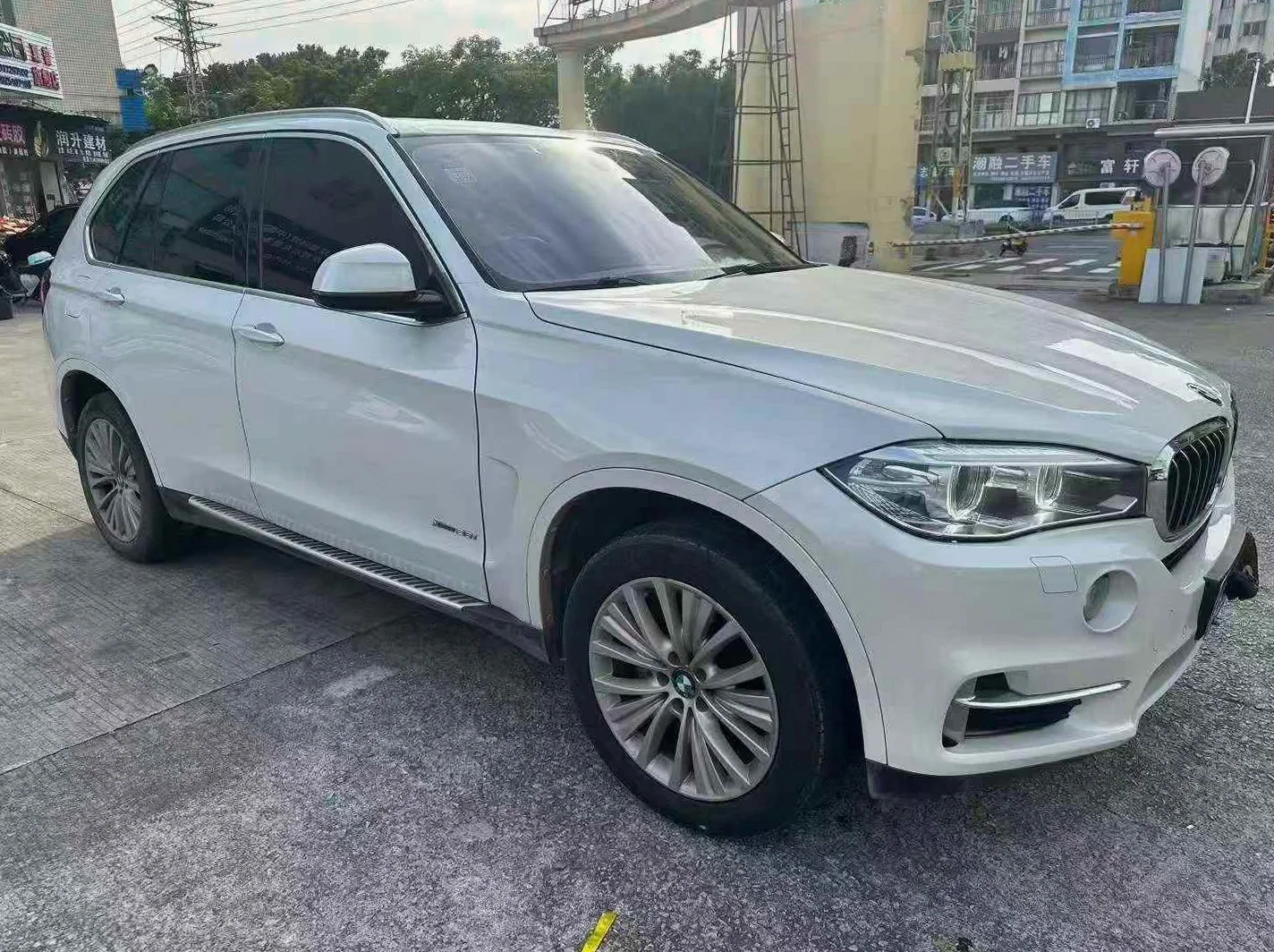 宝马X5 正面外观二